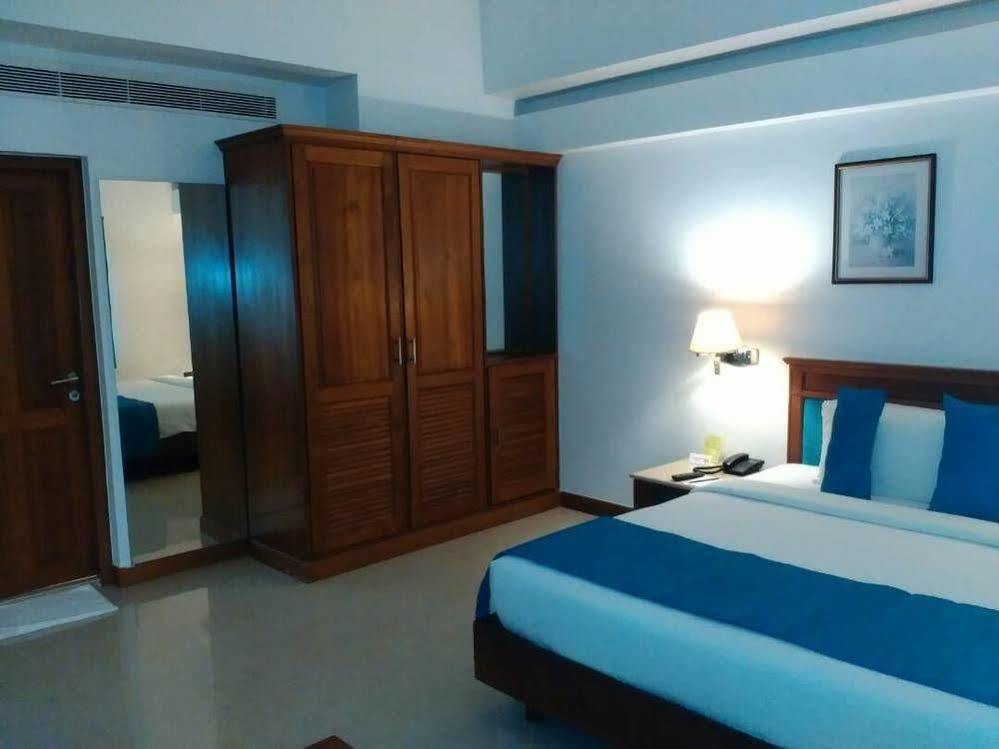 The Avenue Center Hotel Kochi Dış mekan fotoğraf