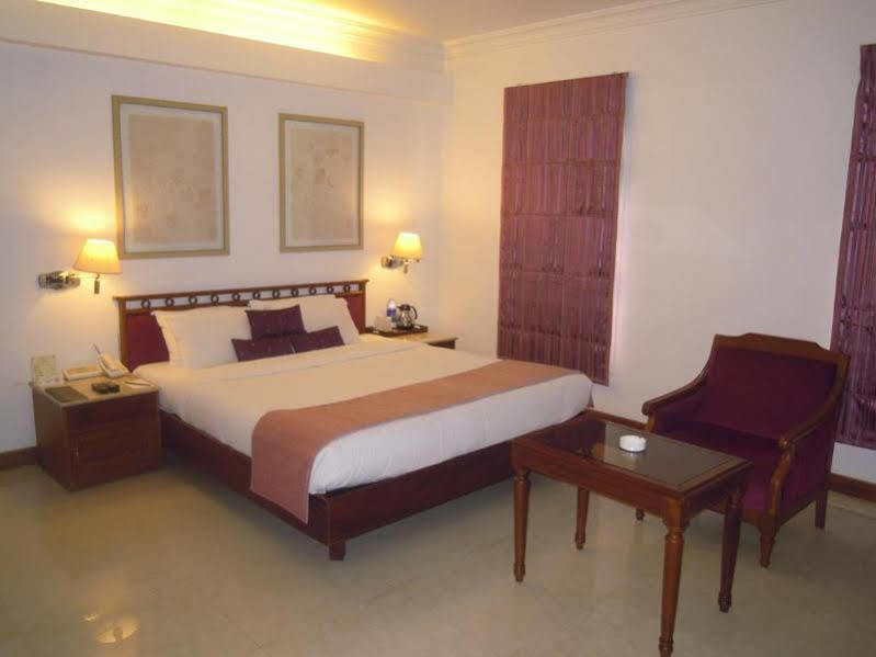The Avenue Center Hotel Kochi Dış mekan fotoğraf